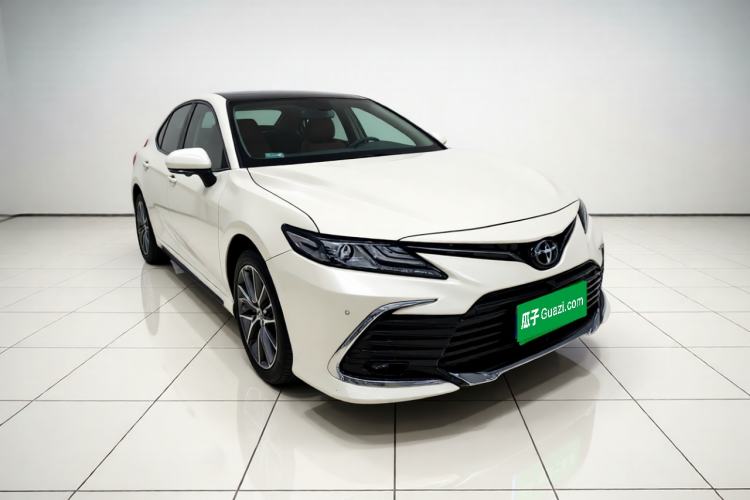 Toyota Camry 2023 — фото 3
