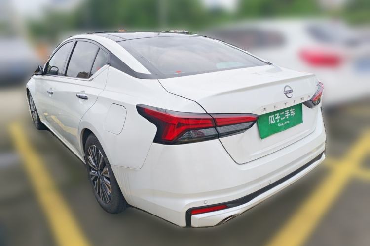 Nissan Altima 2022 — 4