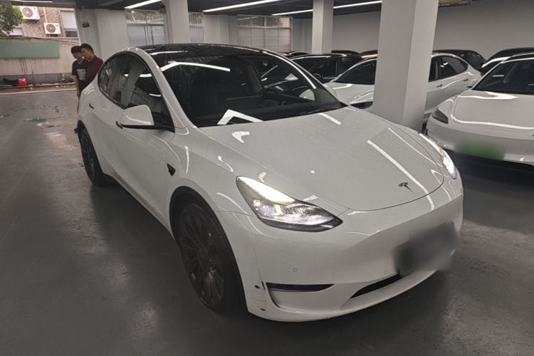 Tesla Model Y 2021 — 3