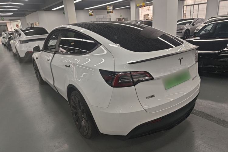 Tesla Model Y 2021 — 4