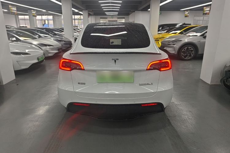 Tesla Model Y 2021 — 5