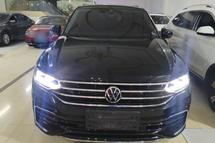 Volkswagen Tiguan L 2023 — 2