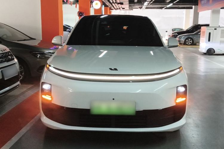 Li Auto L6 2024 — 2