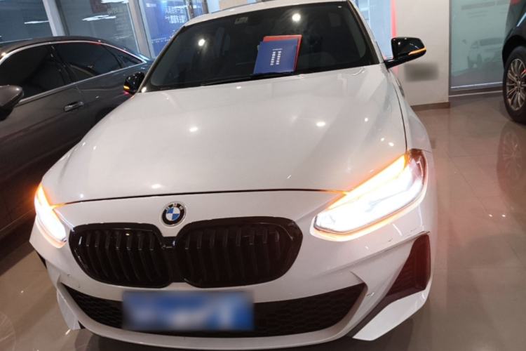 BMW 120i 2021 — 2