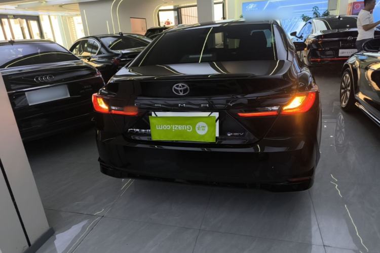 Toyota Camry 2024 — 5