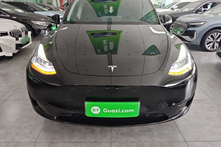Tesla Model Y 2023 — 2