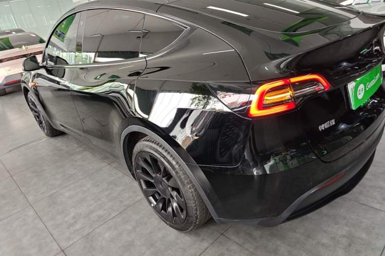 Tesla Model Y 2023 — 4