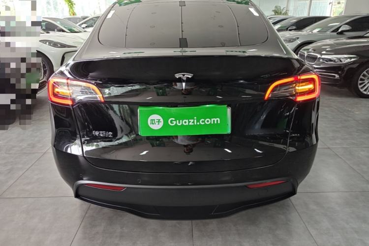 Tesla Model Y 2023 — 5