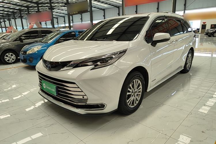 Toyota Sienna 2021 — фото 1