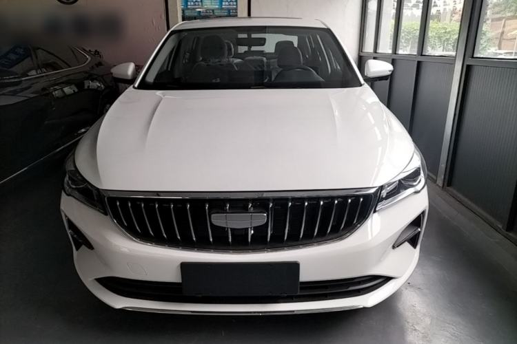 Geely Emgrand 2026 — 2