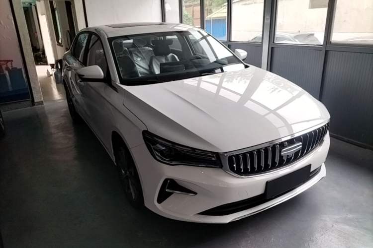 Geely Emgrand 2026 — 3