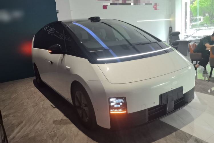 Li Auto MEGA 2024 — 3