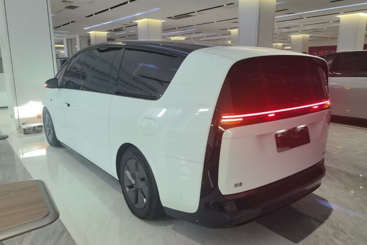 Li Auto MEGA 2024 — 4
