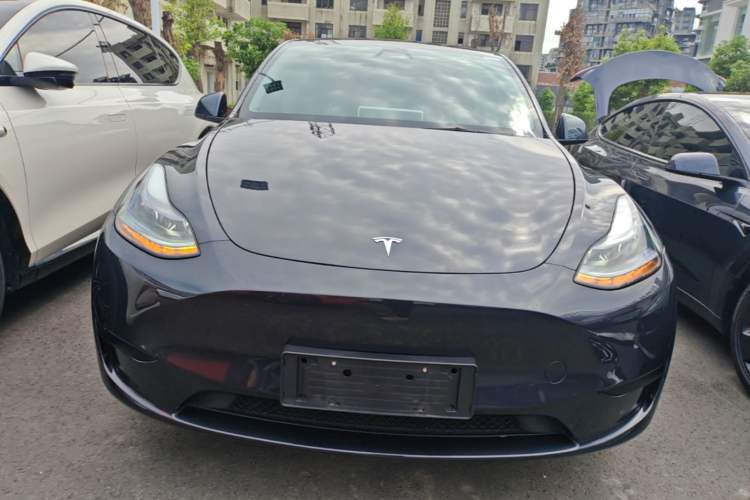 Tesla Model Y 2024 — 2