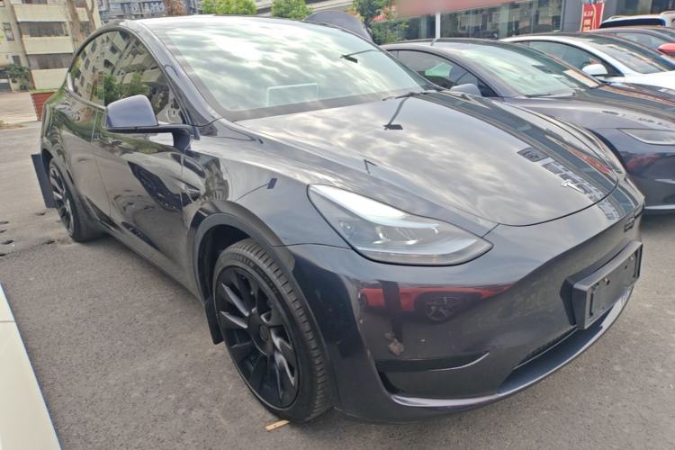 Tesla Model Y 2024 — 3