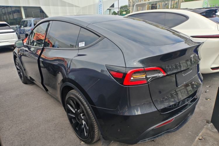 Tesla Model Y 2024 — 4