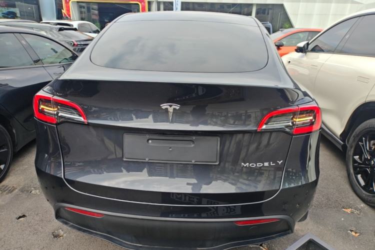 Tesla Model Y 2024 — 5