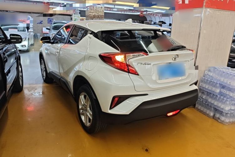 Toyota C-HR 2021 — фото 4