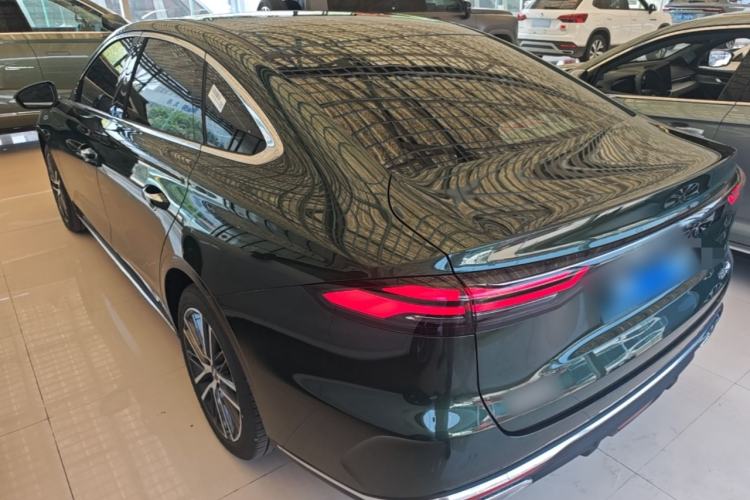 Geely Emgrand 2026 — 4