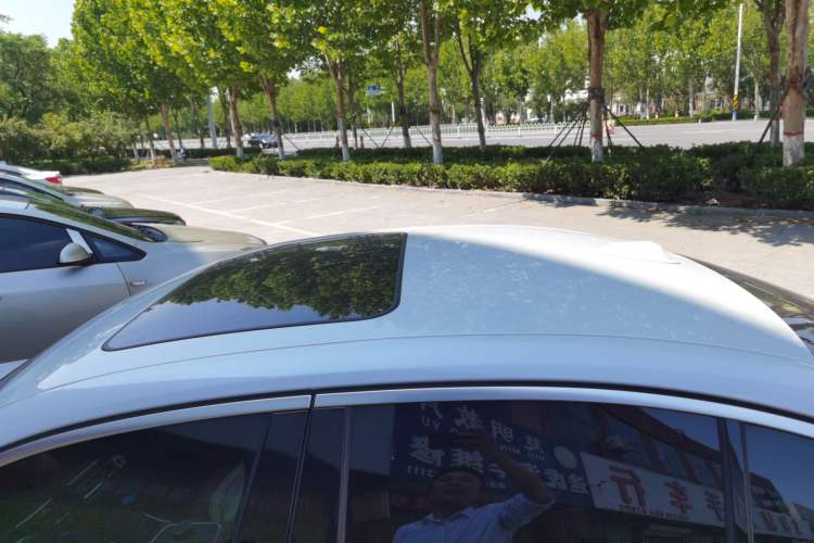 BMW 325i 2024 — 2