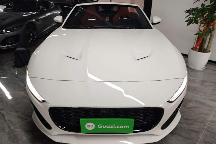 Jaguar f type 2024 — фото 2