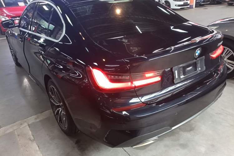 BMW 325i 2020 — 4