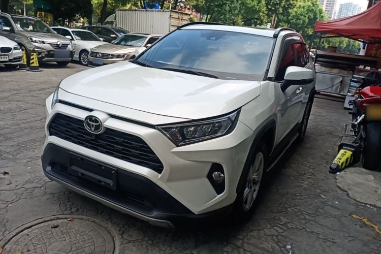 Toyota RAV4 2020 — фото 1
