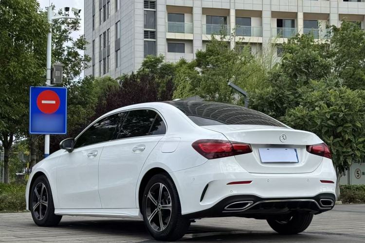 Mercedes-Benz A 200 L 2023 — фото 4