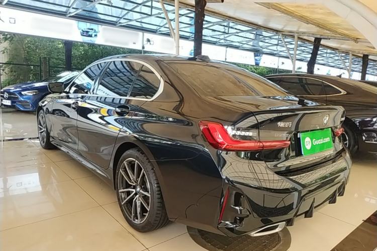 BMW 325Li 2025 — 4