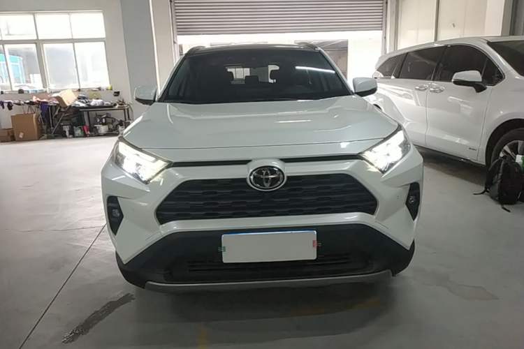Toyota RAV4 2023 — 2
