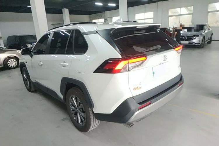 Toyota RAV4 2023 — 4