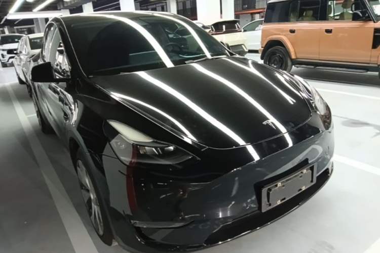 Tesla Model Y 2021 — 3
