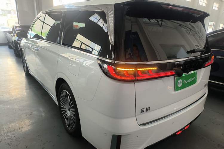 Voyah Dream 2025 — 4