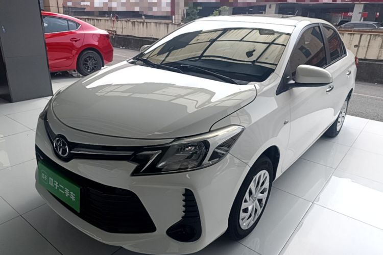 Toyota Yaris 2021 — фото 1