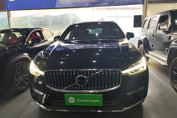 Volvo XC60 2025 — 2