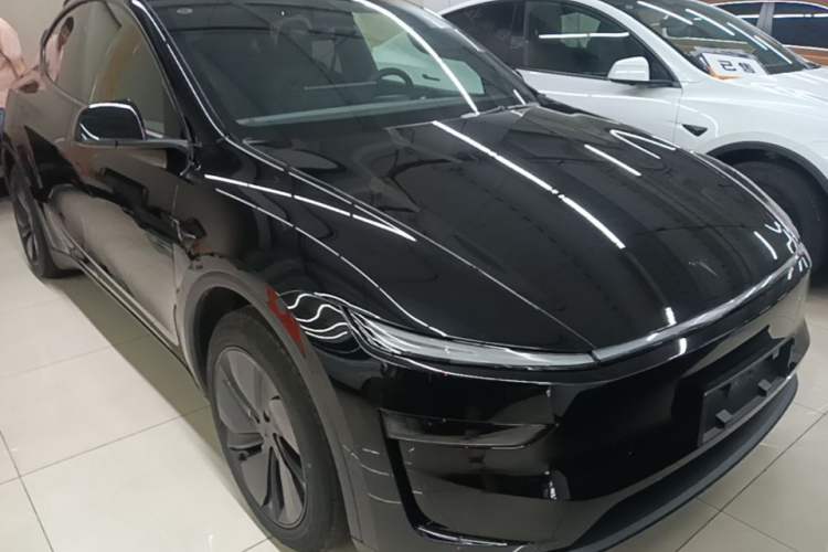 Tesla Model Y 2026 — 3