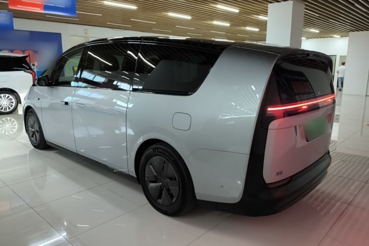 Li Auto MEGA 2024 — 4