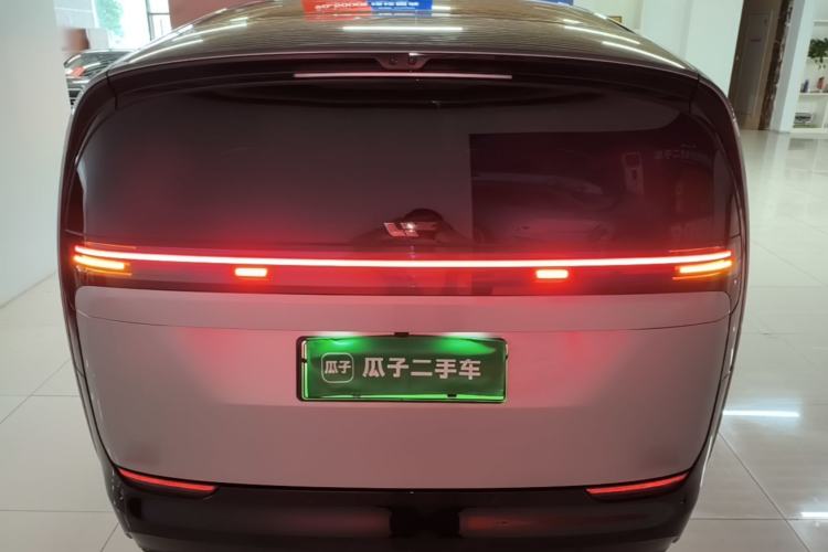 Li Auto MEGA 2024 — 5