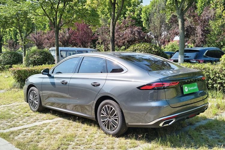 Geely Emgrand 2026 — 4