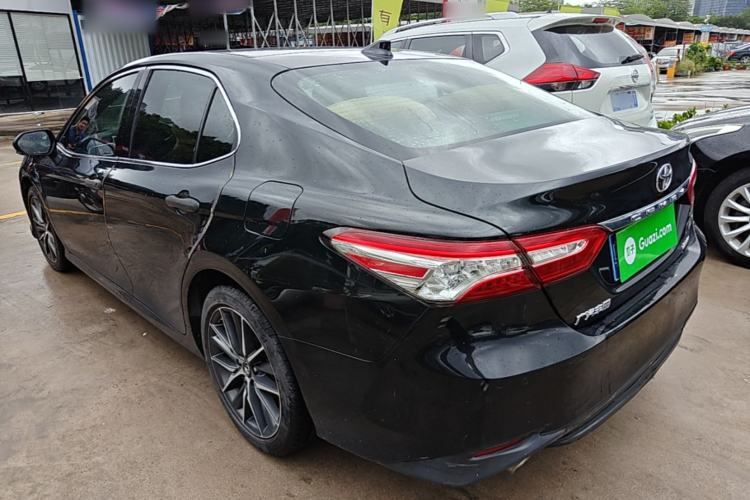 Toyota Camry 2021 — 4