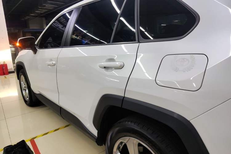 Toyota RAV4 2022 — 4