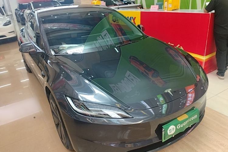 Tesla Model 3 2023 — 3