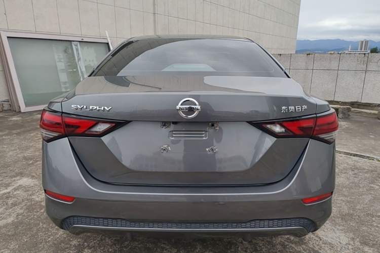 Nissan Sentra 2022 — 5