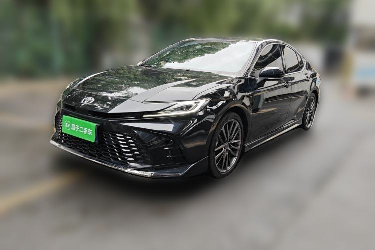 Toyota Camry 2024 — фото 1