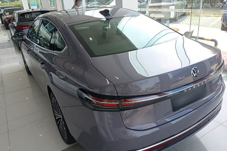 Volkswagen Passat 2025 — 4