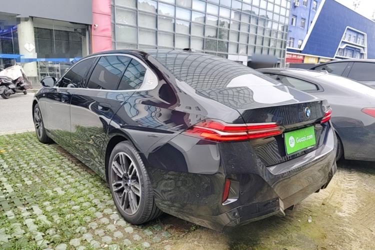 BMW 525Li 2025 — 4