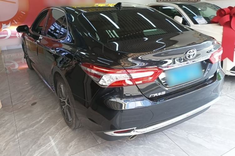 Toyota Camry 2023 — 4