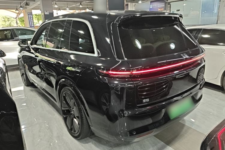 Li Auto L8 2023 — 4