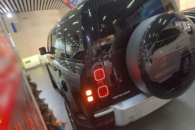 Land Rover Defender 2024 — 4