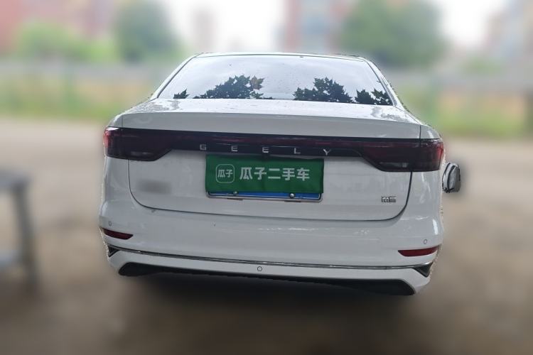 Geely Emgrand 2022 — 5